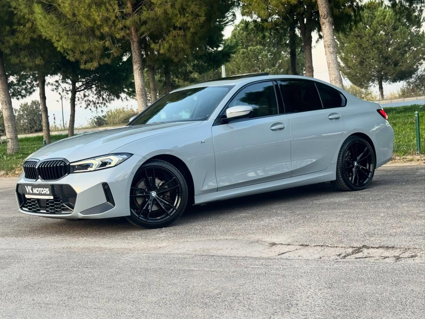 BMW 320i M Edition arka çeyrek