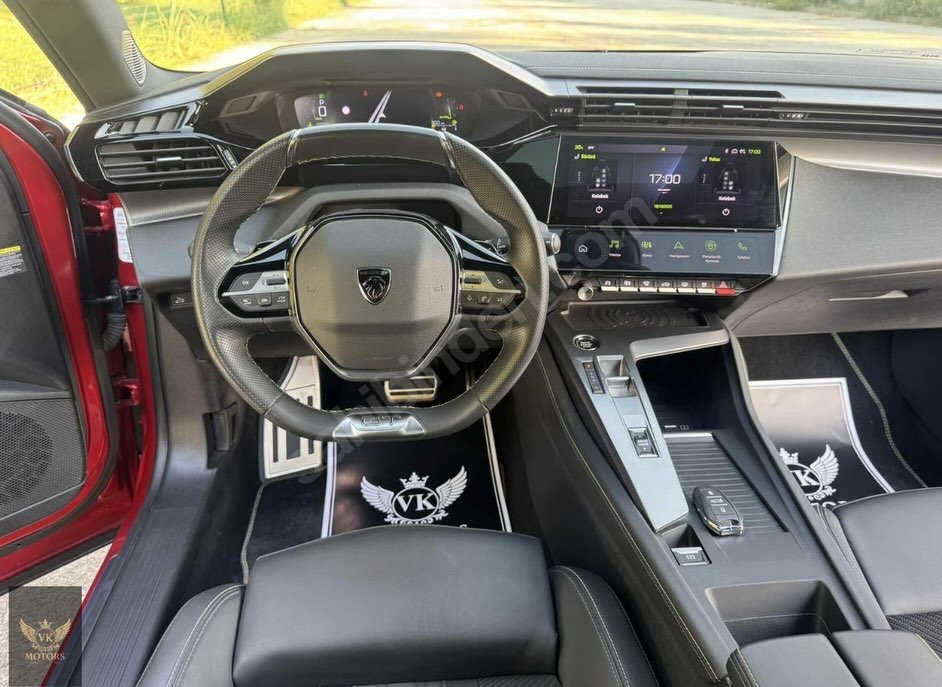Peugeot 408 GT iç görünüm